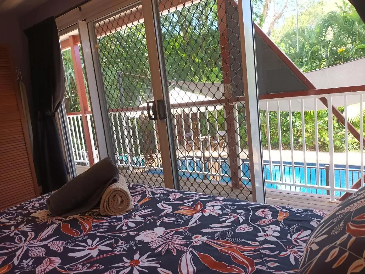 Tropical Poolside Retreat Apartman Nelly Bay